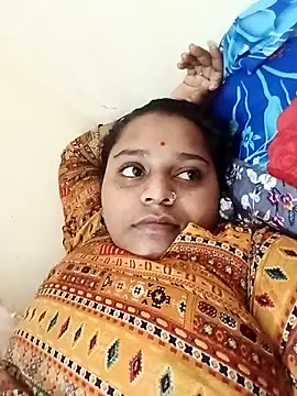 Snapshot of Hot_crety chatting on July 3, 9:37 am Hot crety online show from July 3, 9:37 am