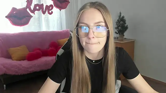 HitGyrl online show from March 13, 7:59 am