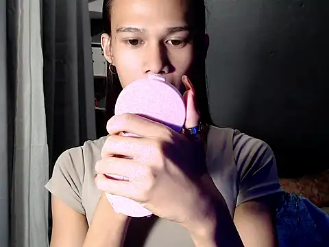 Snapshot of urseductivebarbie_xx chatting on February 23, 2:14 pm urseductivebarbie xx online show from February 23, 2:14 pm