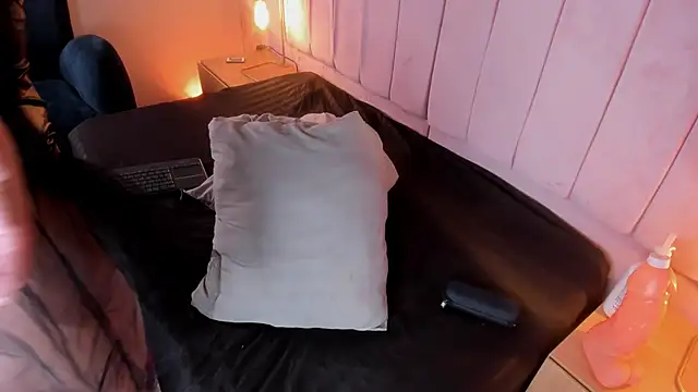 Hillary Collins1 online show from February 21, 8:10 pm