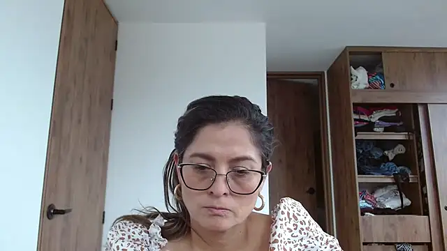 Snapshot of linda-mature43 chatting on September 12, 6:30 pm linda-mature43 online show from September 12, 6:30 pm