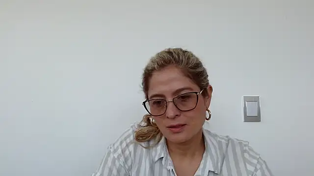 Snapshot of linda-mature43 chatting on September 22, 4:53 pm linda-mature43 online show from September 22, 4:53 pm