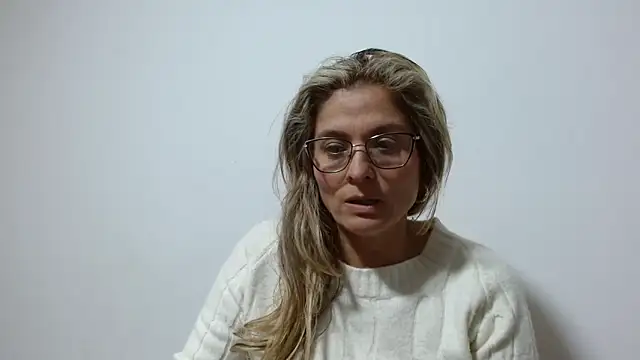 Snapshot of linda-mature43 chatting on September 24, 4:05 am linda-mature43 online show from September 24, 4:05 am