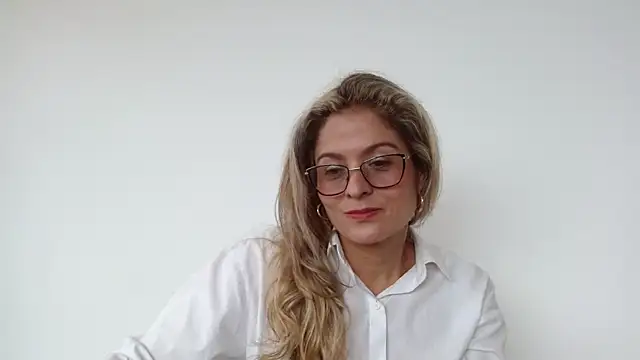 Snapshot of linda-mature43 chatting on October 3, 4:37 pm linda-mature43 online show from October 3, 4:37 pm