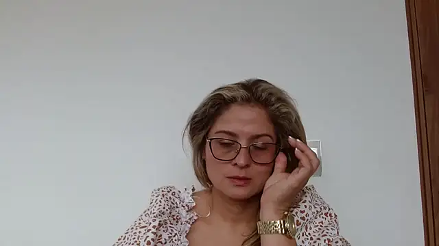 Snapshot of linda-mature43 chatting on October 4, 7:23 pm linda-mature43 online show from October 4, 7:23 pm