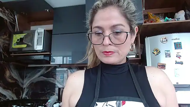 Snapshot of linda-mature43 chatting on October 17, 3:03 pm linda-mature43 online show from October 17, 3:03 pm