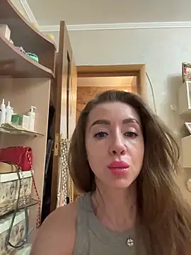 Snapshot of MarinaDiva11_74 chatting on June 5, 8:25 pm MarinaDiva11 74 online show from June 5, 8:25 pm