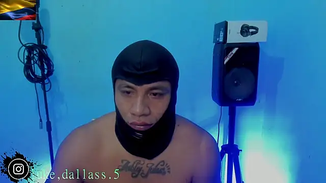 Snapshot of zeus_7777 chatting on July 25, 8:23 am zeus 7777 online show from July 25, 8:23 am