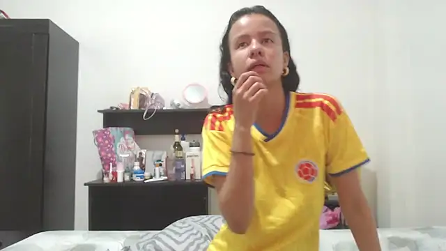 Snapshot of nathaly_jones_ chatting on June 17, 12:18 pm nathaly jones online show from June 17, 12:18 pm
