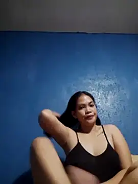 Snapshot of missluvv chatting on February 1, 1:42 pm missluvv online show from February 1, 1:42 pm