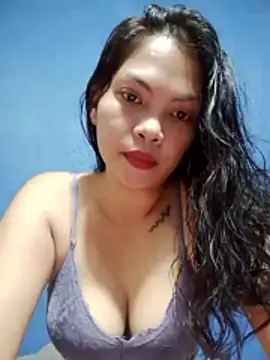 Snapshot of missluvv chatting on April 12, 5:34 am missluvv online show from April 12, 5:34 am