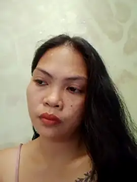 Snapshot of missluvv chatting on April 13, 4:51 am missluvv online show from April 13, 4:51 am