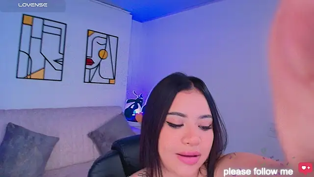 Snapshot of nicemiiaa7_ chatting on February 19, 9:33 pm nicemiiaa7 online show from February 19, 9:33 pm