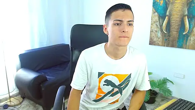 Snapshot of Matiius18 chatting on April 24, 1:24 pm Matiius18 online show from April 24, 1:24 pm