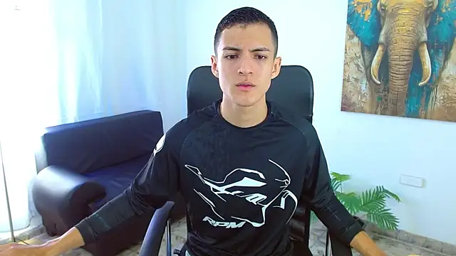 Snapshot of Matiius18 chatting on April 25, 1:41 pm Matiius18 online show from April 25, 1:41 pm
