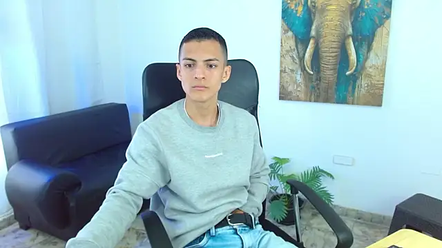 Snapshot of Matiius18 chatting on May 6, 2:00 pm Matiius18 online show from May 6, 2:00 pm