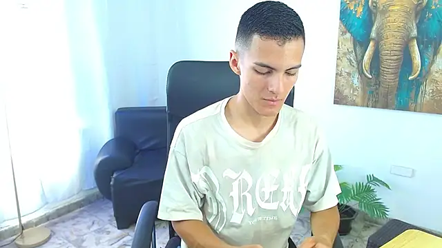 Snapshot of Matiius18 chatting on May 21, 1:40 pm Matiius18 online show from May 21, 1:40 pm
