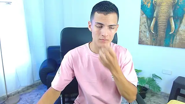 Snapshot of Matiius18 chatting on May 25, 1:50 pm Matiius18 online show from May 25, 1:50 pm