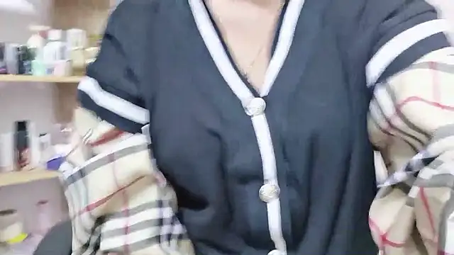 Snapshot of MichiLovely chatting on September 22, 7:43 am MichiLovely online show from September 22, 7:43 am