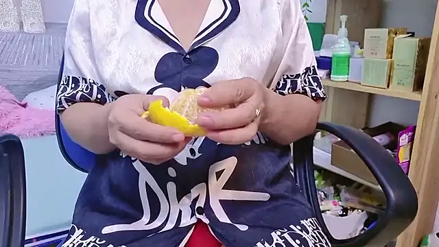 Snapshot of MichiLovely chatting on October 17, 10:07 am MichiLovely online show from October 17, 10:07 am