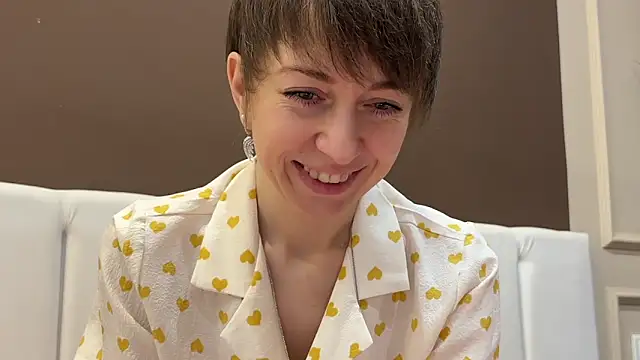 daniellia  online show from February 24, 9:18 am