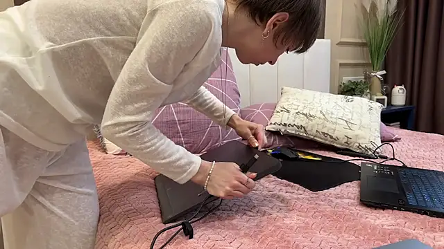 daniellia  online show from March 31, 2:28 pm