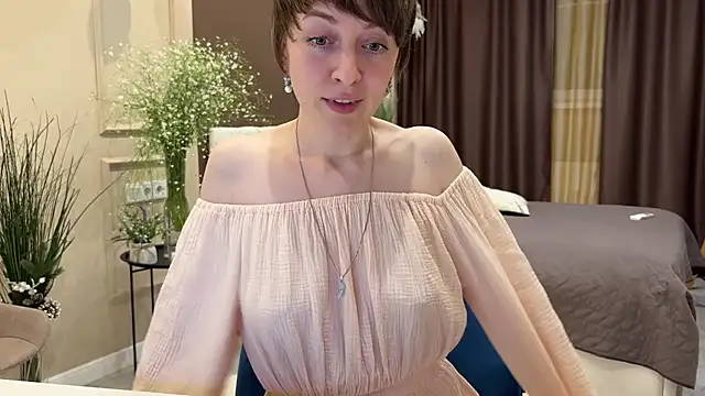 Snapshot of daniellia_ chatting on May 10, 5:51 pm daniellia online show from May 10, 5:51 pm