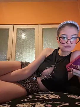 Larra69 online show from February 18, 6:04 pm