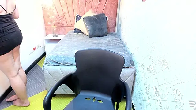 Kiara Cruz   online show from March 7, 8:50 pm