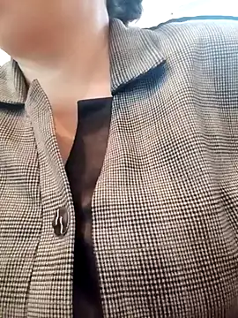 Snapshot of Uzhili chatting on October 29, 12:07 pm Uzhili online show from October 29, 12:07 pm