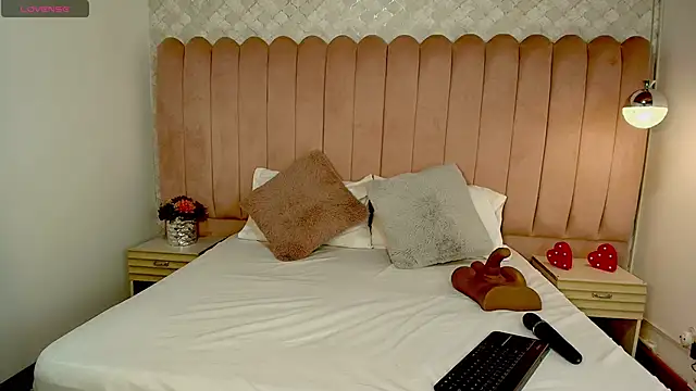 Snapshot of candyclair1 chatting on April 22, 8:43 pm candyclair1 online show from April 22, 8:43 pm