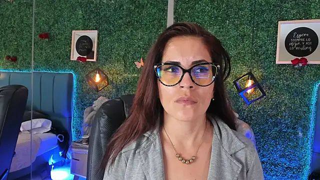 Snapshot of Linagh_ chatting on April 28, 11:37 am Linagh online show from April 28, 11:37 am