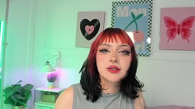 Zoe Lynch  online show from March 19, 11:25 am