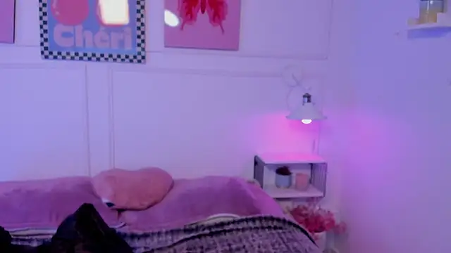 Zoe Lynch  online show from April 13, 11:37 am