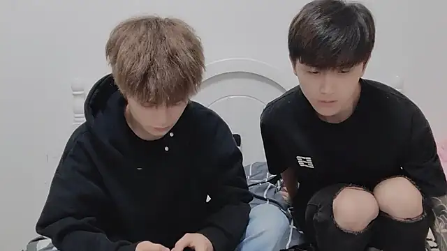 Snapshot of linger2563 chatting on October 14, 1:34 pm linger2563 online show from October 14, 1:34 pm