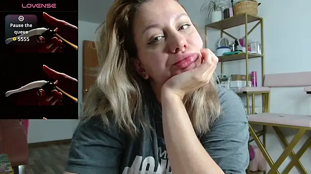 Avrora  Love online show from October 22, 11:04 pm
