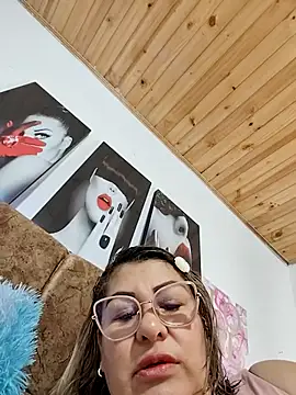 Snapshot of AlexxiaaMat chatting on April 21, 11:05 am AlexxiaaMat online show from April 21, 11:05 am