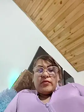 Snapshot of AlexxiaaMat chatting on April 26, 9:18 am AlexxiaaMat online show from April 26, 9:18 am