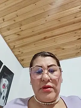 Snapshot of AlexxiaaMat chatting on April 28, 11:04 am AlexxiaaMat online show from April 28, 11:04 am