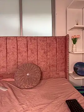 salomecute21 online show from February 6, 11:35 am