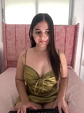 salomecute21 online show from March 18, 11:35 am