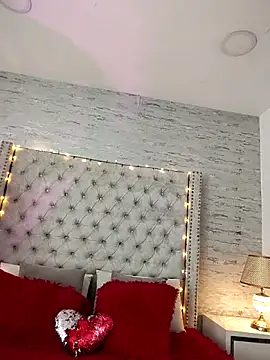 Snapshot of Pamelamiler__ chatting on April 24, 10:28 am Pamelamiler online show from April 24, 10:28 am