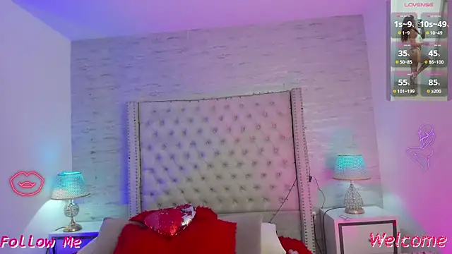Snapshot of Pamelamiler__ chatting on April 30, 12:11 pm Pamelamiler online show from April 30, 12:11 pm