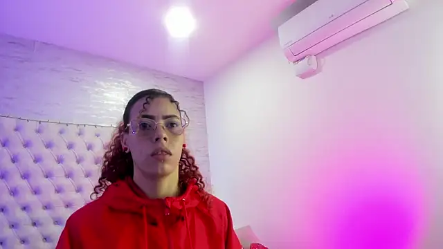 Snapshot of Pamelamiler__ chatting on May 4, 12:34 pm Pamelamiler online show from May 4, 12:34 pm
