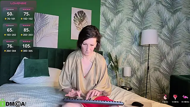Lia Reyn online show from May 6, 12:21 pm