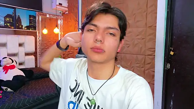 Snapshot of alandelrey57 chatting on September 18, 5:42 am alandelrey57 online show from September 18, 5:42 am