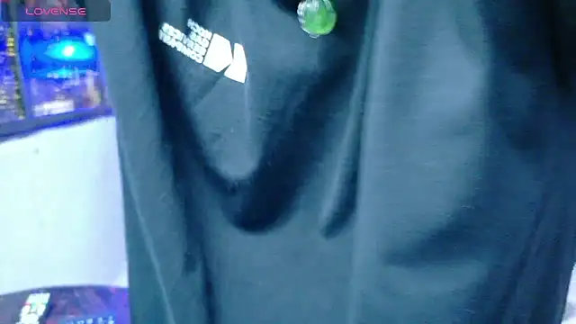 Snapshot of alandelrey57 chatting on December 5, 4:32 am alandelrey57 online show from December 5, 4:32 am