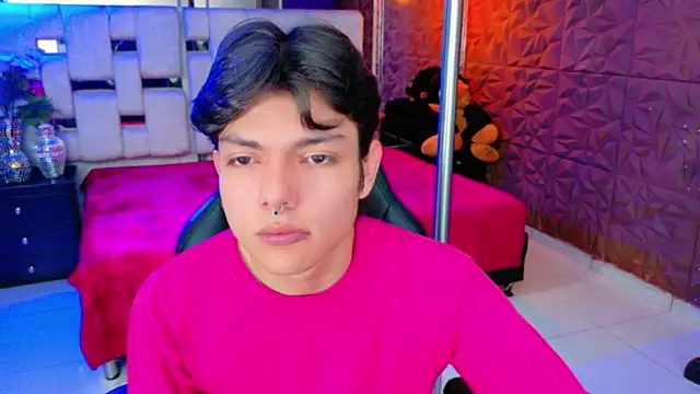 Snapshot of alandelrey57 chatting on February 7, 1:37 pm alandelrey57 online show from February 7, 1:37 pm