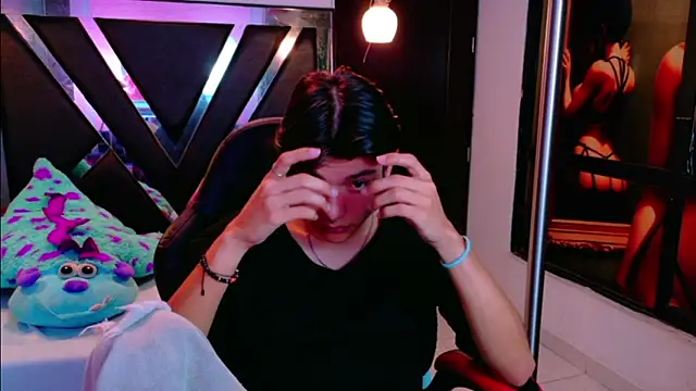 Snapshot of alandelrey57 chatting on February 12, 2:06 am alandelrey57 online show from February 12, 2:06 am