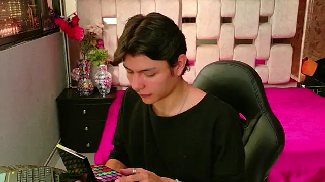 Snapshot of alandelrey57 chatting on February 12, 2:45 pm alandelrey57 online show from February 12, 2:45 pm